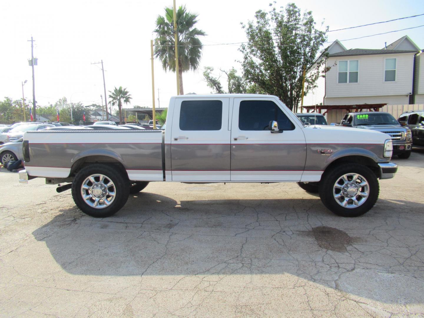 1997 White /Gray Ford F-250 XL HD Crew Cab 2WD (1FTHW25F7VE) with an 7.3L V8 OHV 16V TURBO DIESEL engine, located at 1511 North Shepherd Dr., Houston, TX, 77008, (281) 657-1221, 29.798361, -95.412560 - 1997 FORD F-250 XL VIN: 1FTHW25F7VEA75749 Diesel 1997 FORD F-250 XL VIN: 1FTHW25F7VEA75749 1 F T H W 2 5 F 7 V E A 7 5 7 4 9 CREW PICKUP 7.3L V8 F DIESEL REAR WHEEL DRIVE - Photo#23