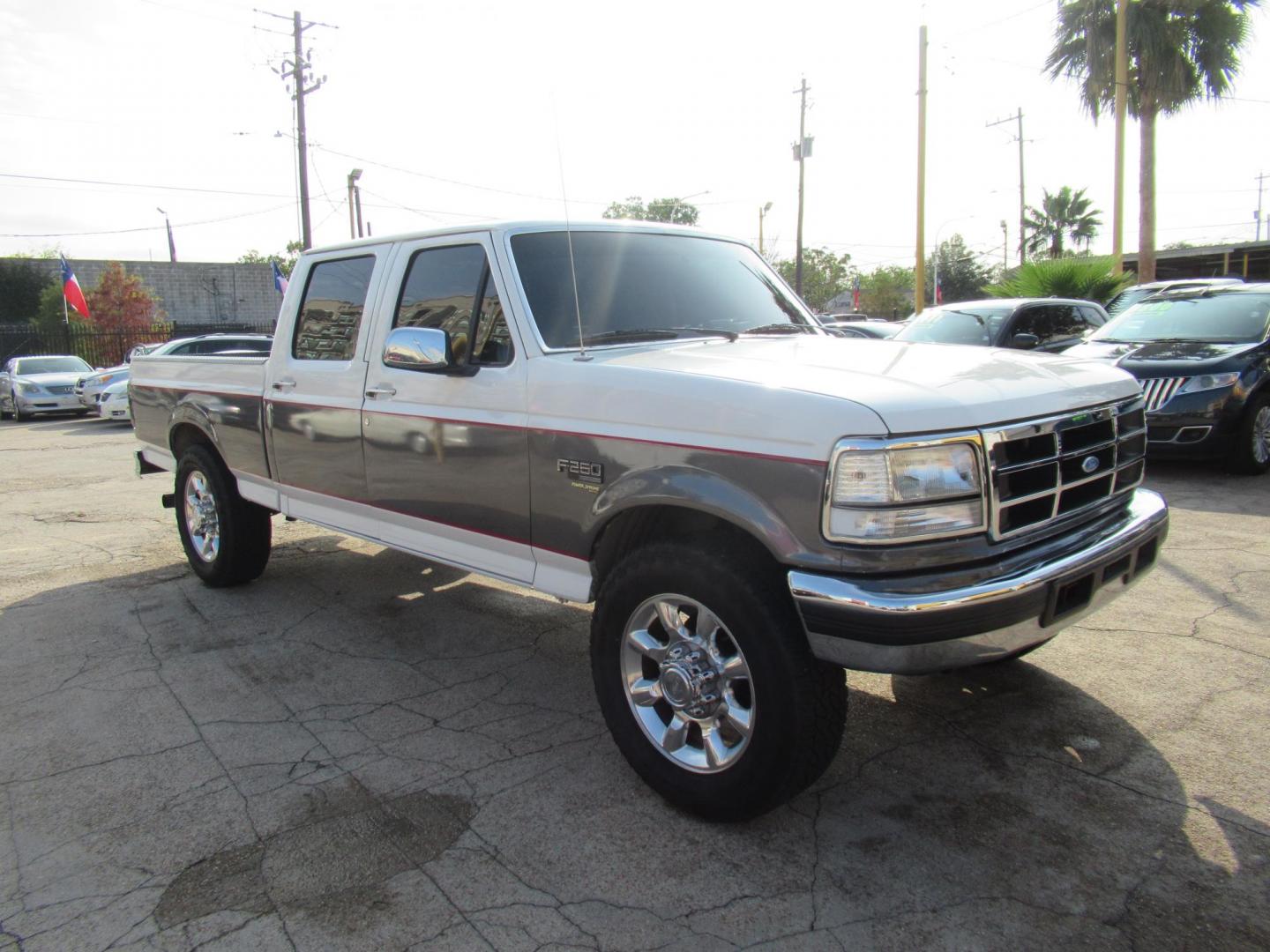 1997 White /Gray Ford F-250 XL HD Crew Cab 2WD (1FTHW25F7VE) with an 7.3L V8 OHV 16V TURBO DIESEL engine, located at 1511 North Shepherd Dr., Houston, TX, 77008, (281) 657-1221, 29.798361, -95.412560 - 1997 FORD F-250 XL VIN: 1FTHW25F7VEA75749 Diesel 1997 FORD F-250 XL VIN: 1FTHW25F7VEA75749 1 F T H W 2 5 F 7 V E A 7 5 7 4 9 CREW PICKUP 7.3L V8 F DIESEL REAR WHEEL DRIVE - Photo#24