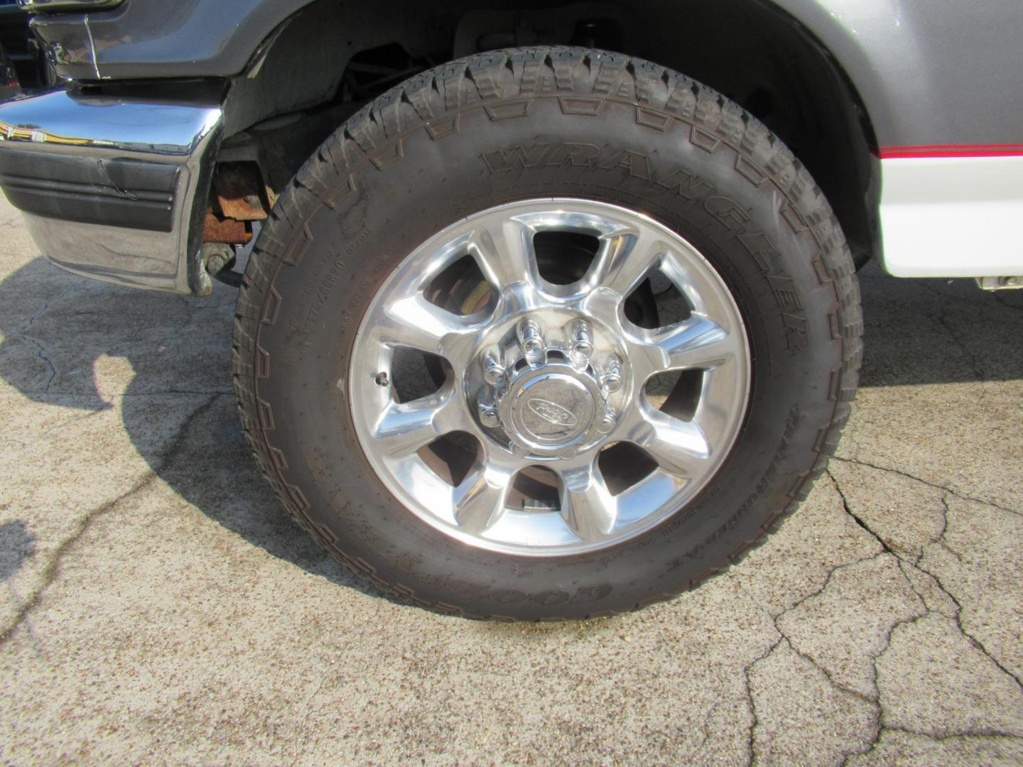 1997 White /Gray Ford F-250 XL HD Crew Cab 2WD (1FTHW25F7VE) with an 7.3L V8 OHV 16V TURBO DIESEL engine, located at 1511 North Shepherd Dr., Houston, TX, 77008, (281) 657-1221, 29.798361, -95.412560 - 1997 FORD F-250 XL VIN: 1FTHW25F7VEA75749 Diesel 1997 FORD F-250 XL VIN: 1FTHW25F7VEA75749 1 F T H W 2 5 F 7 V E A 7 5 7 4 9 CREW PICKUP 7.3L V8 F DIESEL REAR WHEEL DRIVE - Photo#29