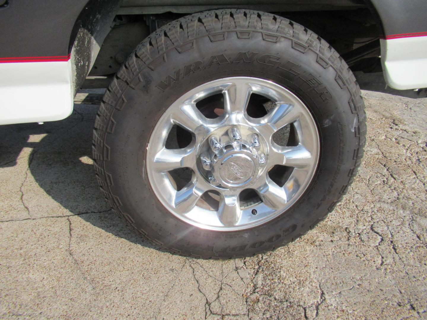 1997 White /Gray Ford F-250 XL HD Crew Cab 2WD (1FTHW25F7VE) with an 7.3L V8 OHV 16V TURBO DIESEL engine, located at 1511 North Shepherd Dr., Houston, TX, 77008, (281) 657-1221, 29.798361, -95.412560 - 1997 FORD F-250 XL VIN: 1FTHW25F7VEA75749 Diesel 1997 FORD F-250 XL VIN: 1FTHW25F7VEA75749 1 F T H W 2 5 F 7 V E A 7 5 7 4 9 CREW PICKUP 7.3L V8 F DIESEL REAR WHEEL DRIVE - Photo#31