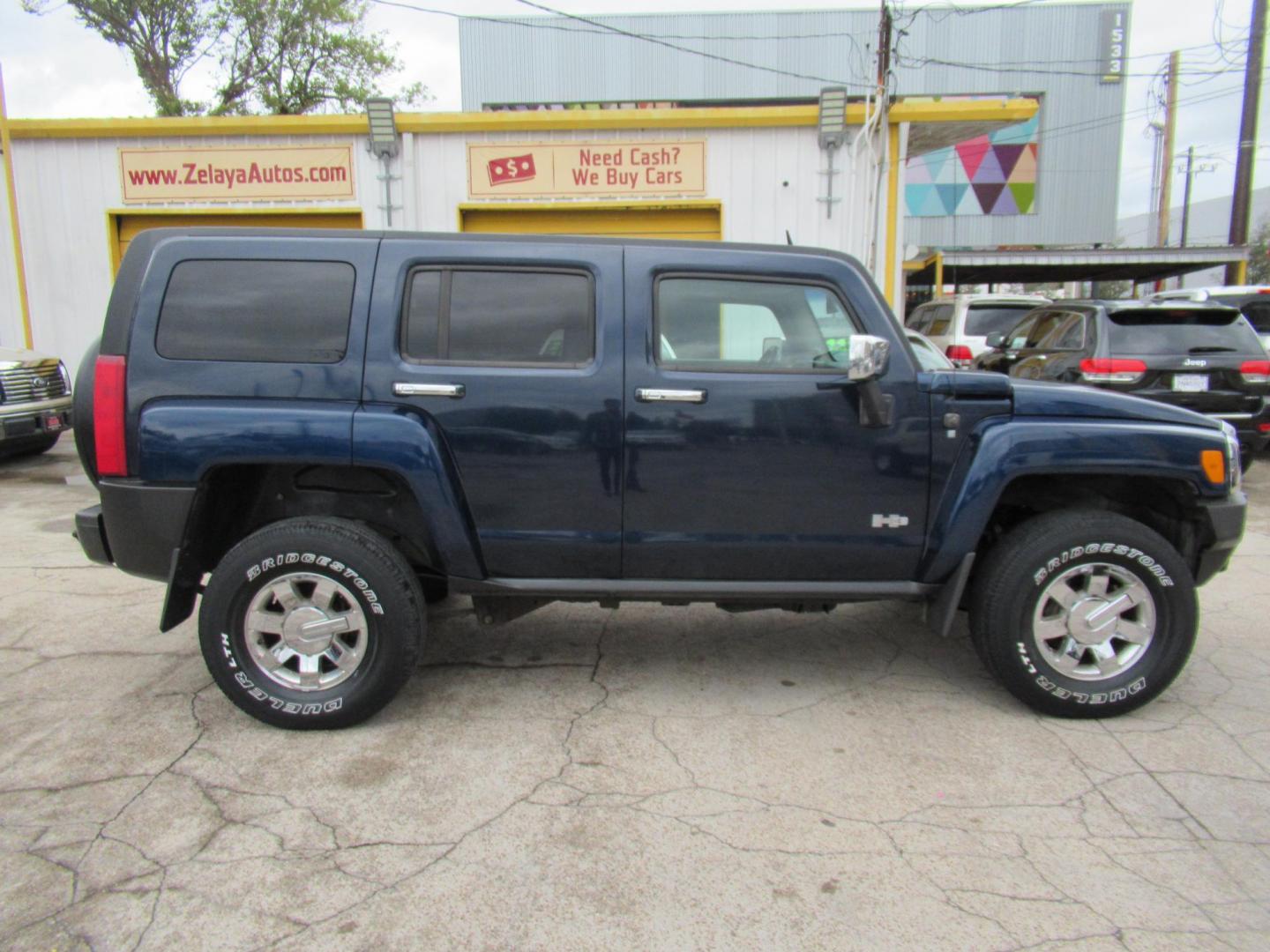 2008 Blue /Black Hummer H3 Base (5GTEN13E288) with an 3.7L L5 DOHC 20V engine, Automatic transmission, located at 1511 North Shepherd Dr., Houston, TX, 77008, (281) 657-1221, 29.798361, -95.412560 - 2008 HUMMER H3 VIN: 5GTEN13E288181466 5 G T E N 1 3 E 2 8 8 1 8 1 4 6 6 4 DOOR WAGON/SPORT UTILITY 3.7L I5 F DOHC GASOLINE ALL WHEEL DRIVE - Photo#0