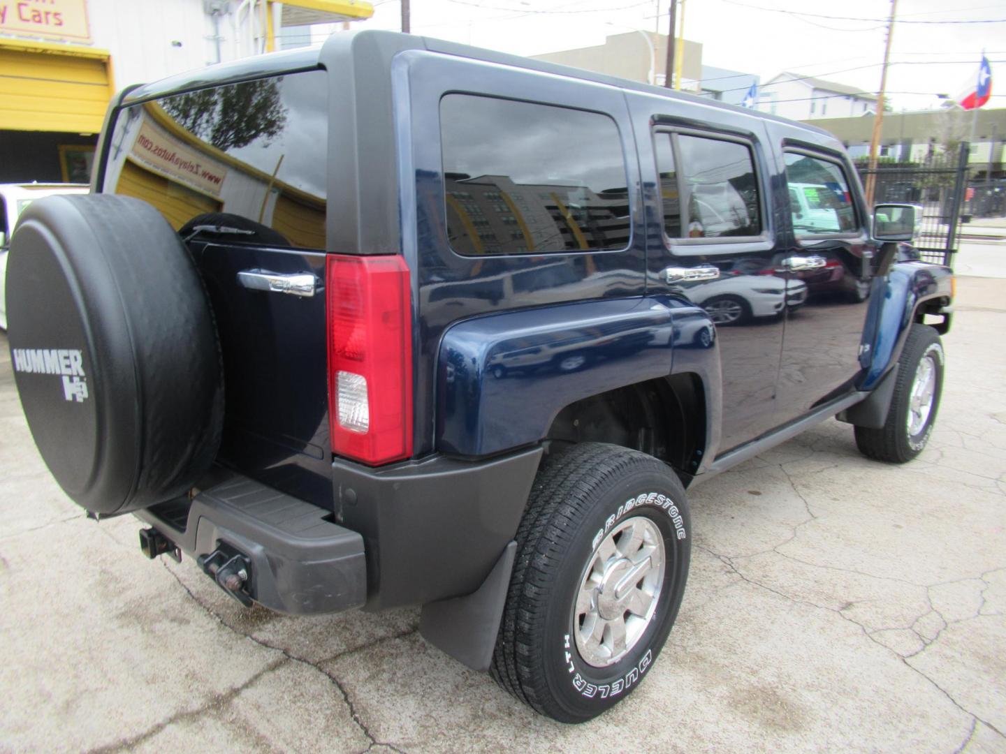 2008 Blue /Black Hummer H3 Base (5GTEN13E288) with an 3.7L L5 DOHC 20V engine, Automatic transmission, located at 1511 North Shepherd Dr., Houston, TX, 77008, (281) 657-1221, 29.798361, -95.412560 - 2008 HUMMER H3 VIN: 5GTEN13E288181466 5 G T E N 1 3 E 2 8 8 1 8 1 4 6 6 4 DOOR WAGON/SPORT UTILITY 3.7L I5 F DOHC GASOLINE ALL WHEEL DRIVE - Photo#23