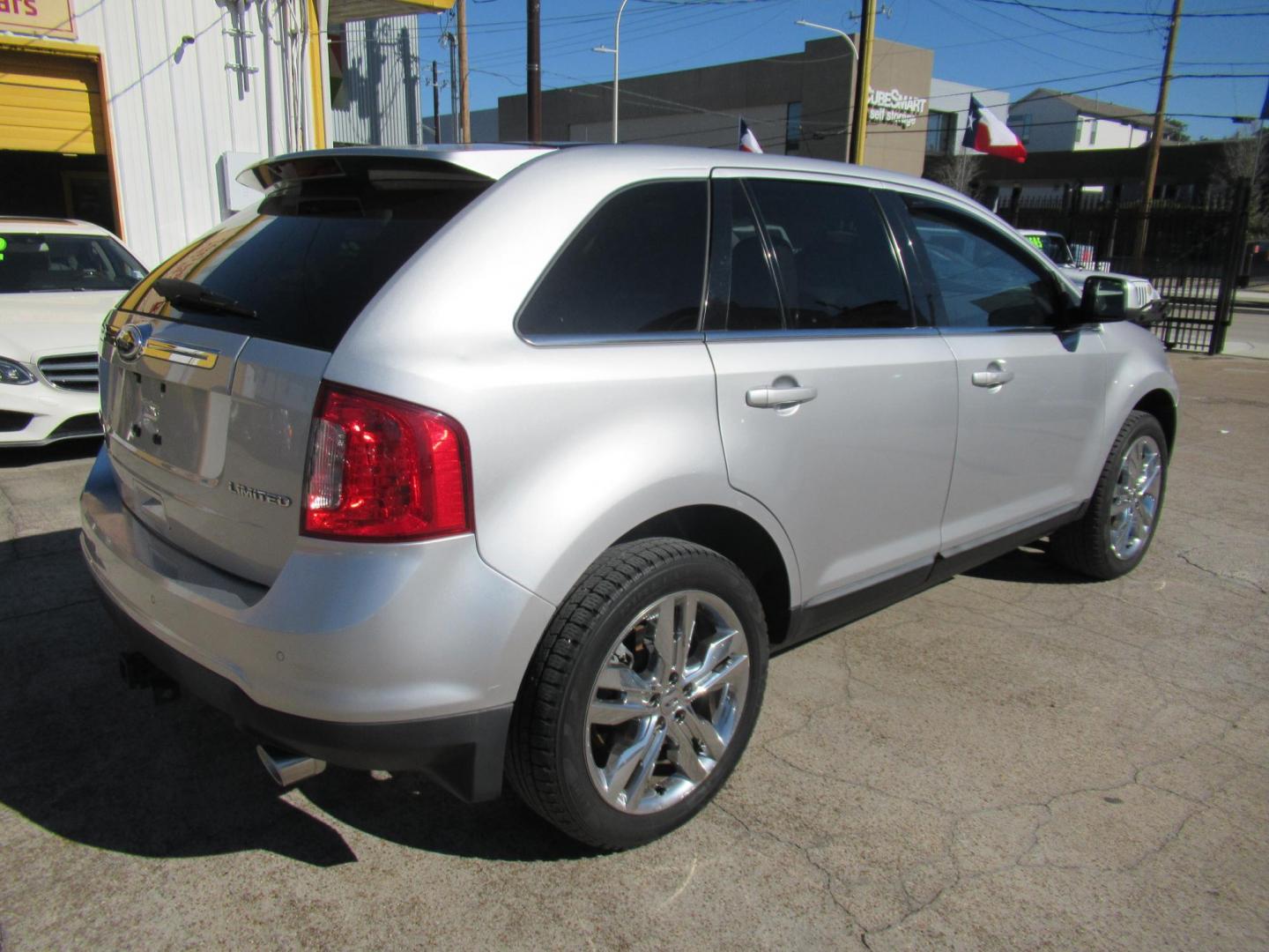 2011 Silver /Gray Ford Edge Limited FWD (2FMDK3KC3BB) with an 3.5L V6 DOHC 24V engine, Automatic transmission, located at 1511 North Shepherd Dr., Houston, TX, 77008, (281) 657-1221, 29.798361, -95.412560 - 2011 FORD EDGE LIMITED VIN: 2FMDK3KC3BBA11382 2 F M D K 3 K C 3 B B A 1 1 3 8 2 4 DOOR WAGON/SPORT UTILITY 3.5L V6 F DOHC 24V GASOLINE FRONT WHEEL DRIVE - Photo#19