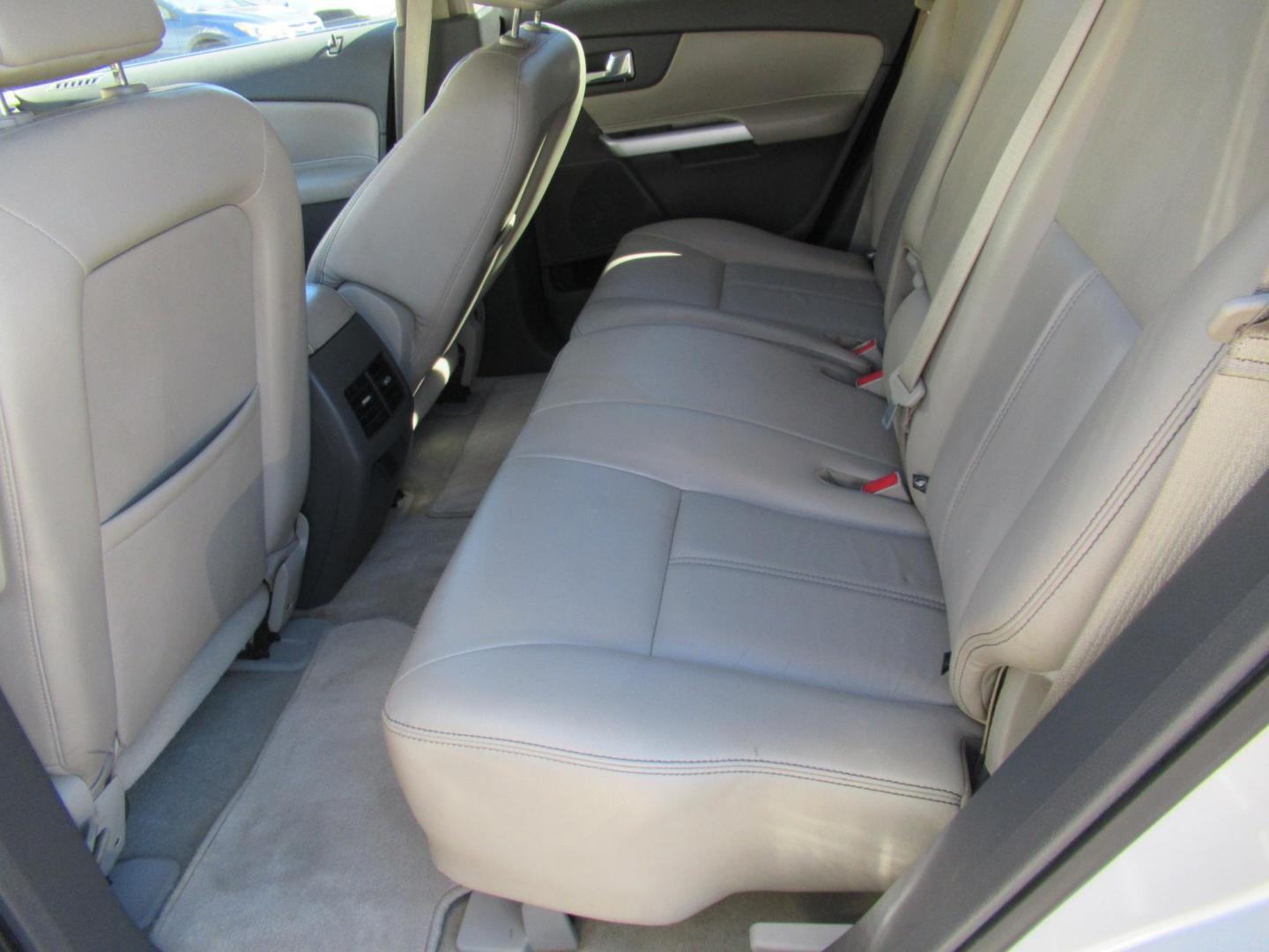 2011 Silver /Gray Ford Edge Limited FWD (2FMDK3KC3BB) with an 3.5L V6 DOHC 24V engine, Automatic transmission, located at 1511 North Shepherd Dr., Houston, TX, 77008, (281) 657-1221, 29.798361, -95.412560 - 2011 FORD EDGE LIMITED VIN: 2FMDK3KC3BBA11382 2 F M D K 3 K C 3 B B A 1 1 3 8 2 4 DOOR WAGON/SPORT UTILITY 3.5L V6 F DOHC 24V GASOLINE FRONT WHEEL DRIVE - Photo#8