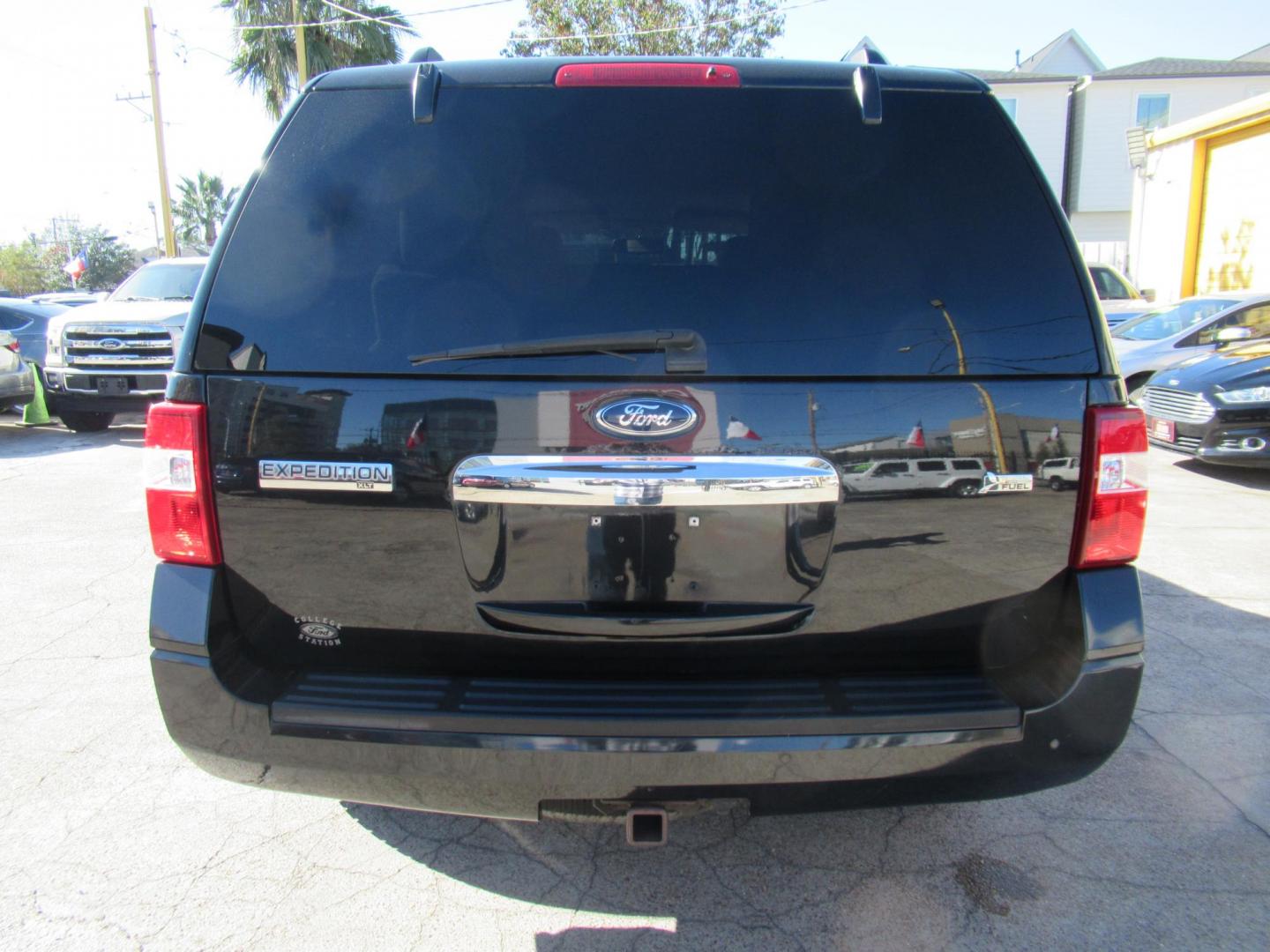 2013 Black /Tan Ford Expedition 2WD (1FMJU1H53DE) with an 5.4L V8 SOHC 16V FFV engine, Automatic transmission, located at 1511 North Shepherd Dr., Houston, TX, 77008, (281) 657-1221, 29.798361, -95.412560 - 2013 FORD EXPEDITION XLT VIN: 1FMJU1H53DEF31504 1 F M J U 1 H 5 3 D E F 3 1 5 0 4 4 DOOR WAGON/SPORT UTILITY 5.4L V8 F SOHC 24V FLEX FUEL REAR WHEEL DRIVE - Photo#19