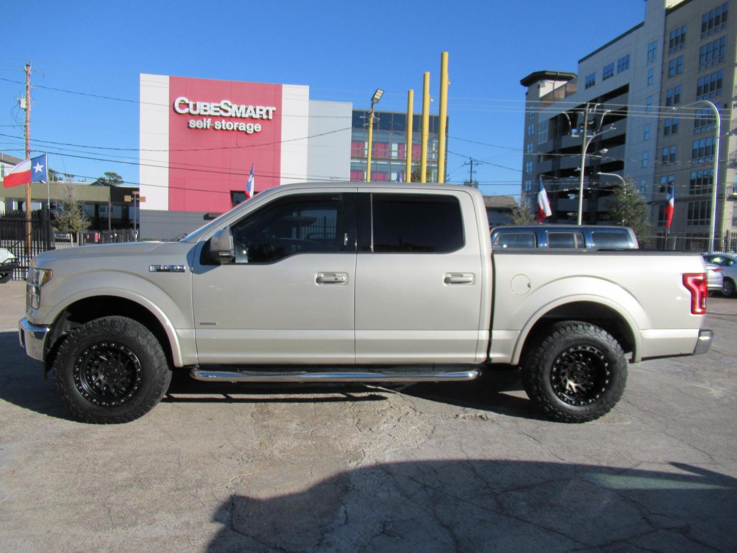 2017 Gold /Tan Ford F-150 Lariat SuperCrew 5.5-ft. Bed 4WD (1FTEW1EP6HF) with an 2.7L V6 DOHC 24V engine, Automatic transmission, located at 1511 North Shepherd Dr., Houston, TX, 77008, (281) 657-1221, 29.798361, -95.412560 - 2017 FORD F-150 LARIAT VIN: 1FTEW1EP6HFC50593 1 F T E W 1 E P 6 H F C 5 0 5 9 3 CREW PICKUP 2.7L V6 F DOHC 24V GASOLINE REAR WHEEL DRIVE W/ 4X4 - Photo#24