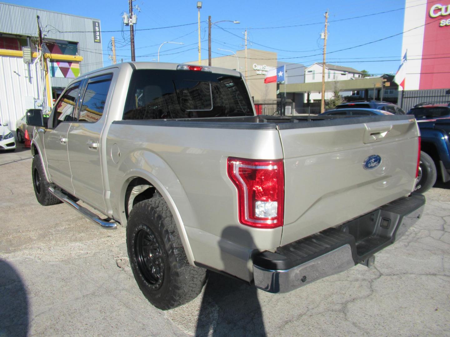 2017 Gold /Tan Ford F-150 Lariat SuperCrew 5.5-ft. Bed 4WD (1FTEW1EP6HF) with an 2.7L V6 DOHC 24V engine, Automatic transmission, located at 1511 North Shepherd Dr., Houston, TX, 77008, (281) 657-1221, 29.798361, -95.412560 - 2017 FORD F-150 LARIAT VIN: 1FTEW1EP6HFC50593 1 F T E W 1 E P 6 H F C 5 0 5 9 3 CREW PICKUP 2.7L V6 F DOHC 24V GASOLINE REAR WHEEL DRIVE W/ 4X4 - Photo#25