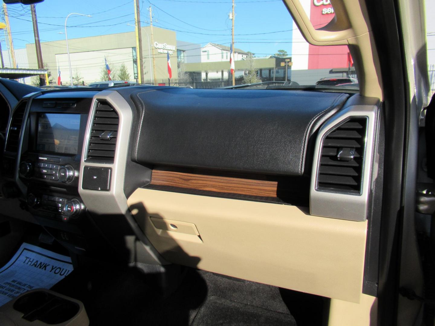 2017 Gold /Tan Ford F-150 Lariat SuperCrew 5.5-ft. Bed 4WD (1FTEW1EP6HF) with an 2.7L V6 DOHC 24V engine, Automatic transmission, located at 1511 North Shepherd Dr., Houston, TX, 77008, (281) 657-1221, 29.798361, -95.412560 - 2017 FORD F-150 LARIAT VIN: 1FTEW1EP6HFC50593 1 F T E W 1 E P 6 H F C 5 0 5 9 3 CREW PICKUP 2.7L V6 F DOHC 24V GASOLINE REAR WHEEL DRIVE W/ 4X4 - Photo#10