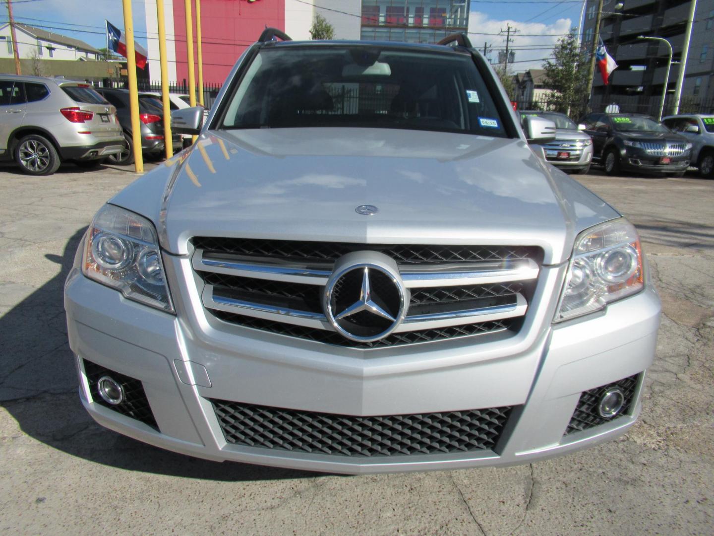 2011 Silver /Black Mercedes-Benz GLK-Class GLK350 (WDCGG5GB4BF) with an V6 engine, 7-Speed Automatic transmission, located at 1511 North Shepherd Dr., Houston, TX, 77008, (281) 657-1221, 29.798361, -95.412560 - 2011 MERCEDES-BENZ GLK 350 VIN: WDCGG5GB4BF642858 W D C G G 5 G B 4 B F 6 4 2 8 5 8 4 DOOR WAGON/SPORT UTILITY 3.5L V6 F DOHC 24V GASOLINE REAR WHEEL DRIVE - Photo#16