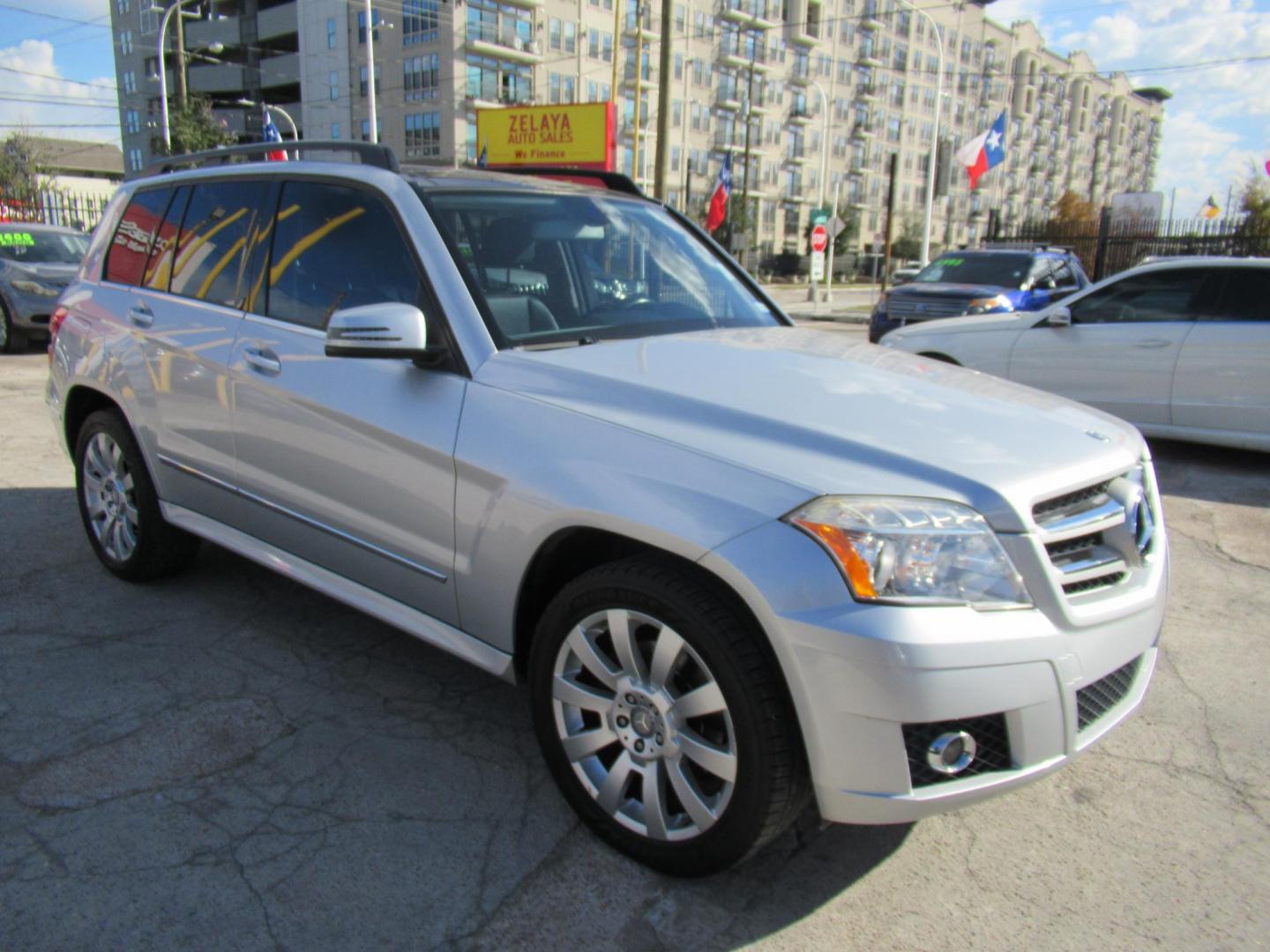 2011 Silver /Black Mercedes-Benz GLK-Class GLK350 (WDCGG5GB4BF) with an V6 engine, 7-Speed Automatic transmission, located at 1511 North Shepherd Dr., Houston, TX, 77008, (281) 657-1221, 29.798361, -95.412560 - 2011 MERCEDES-BENZ GLK 350 VIN: WDCGG5GB4BF642858 W D C G G 5 G B 4 B F 6 4 2 8 5 8 4 DOOR WAGON/SPORT UTILITY 3.5L V6 F DOHC 24V GASOLINE REAR WHEEL DRIVE - Photo#17