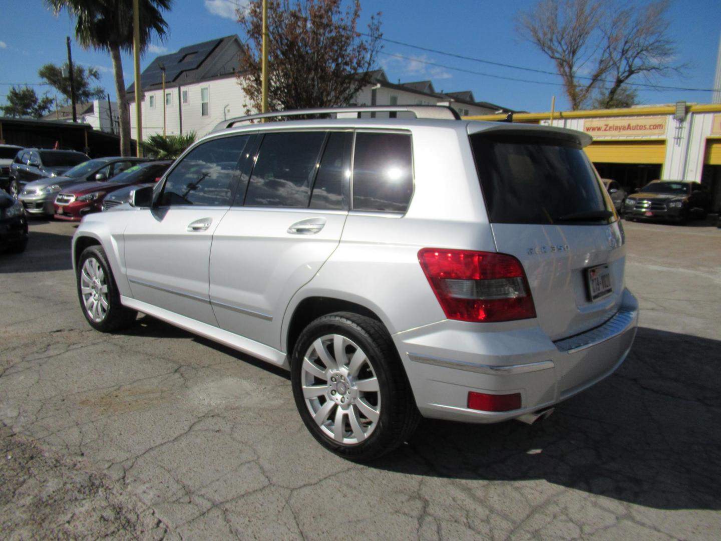 2011 Silver /Black Mercedes-Benz GLK-Class GLK350 (WDCGG5GB4BF) with an V6 engine, 7-Speed Automatic transmission, located at 1511 North Shepherd Dr., Houston, TX, 77008, (281) 657-1221, 29.798361, -95.412560 - 2011 MERCEDES-BENZ GLK 350 VIN: WDCGG5GB4BF642858 W D C G G 5 G B 4 B F 6 4 2 8 5 8 4 DOOR WAGON/SPORT UTILITY 3.5L V6 F DOHC 24V GASOLINE REAR WHEEL DRIVE - Photo#19