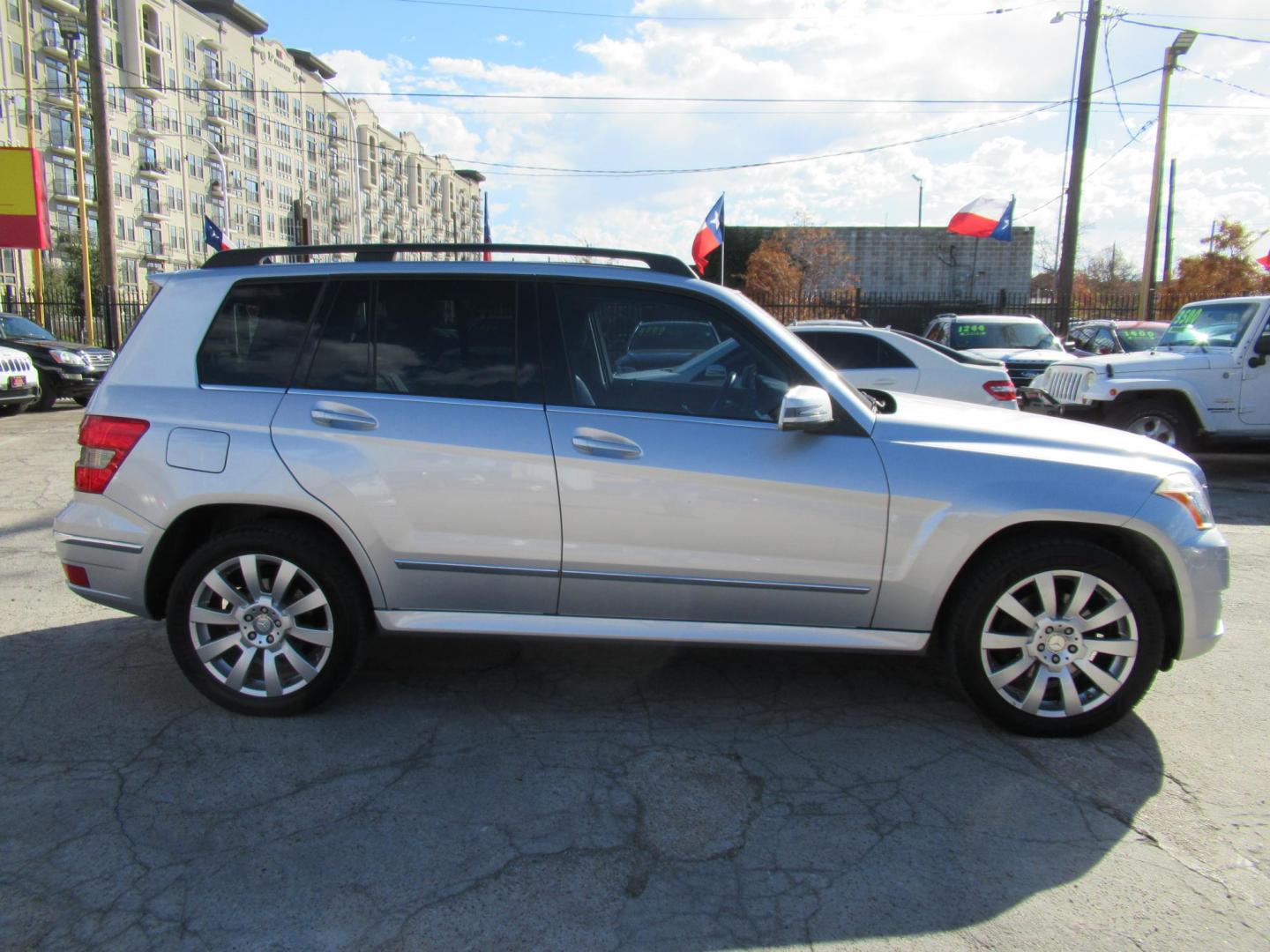 2011 Silver /Black Mercedes-Benz GLK-Class GLK350 (WDCGG5GB4BF) with an V6 engine, 7-Speed Automatic transmission, located at 1511 North Shepherd Dr., Houston, TX, 77008, (281) 657-1221, 29.798361, -95.412560 - 2011 MERCEDES-BENZ GLK 350 VIN: WDCGG5GB4BF642858 W D C G G 5 G B 4 B F 6 4 2 8 5 8 4 DOOR WAGON/SPORT UTILITY 3.5L V6 F DOHC 24V GASOLINE REAR WHEEL DRIVE - Photo#23