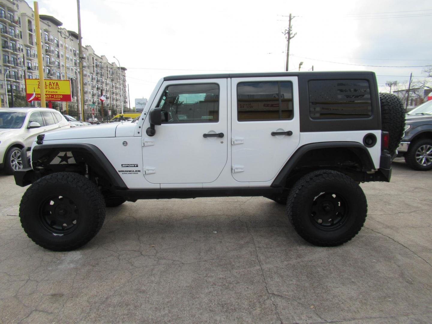 2017 White /Black Jeep Wrangler Unlimited Sport 4WD (1C4BJWDG4HL) with an 3.6L V6 DOHC 24V FFV engine, Manual transmission, located at 1511 North Shepherd Dr., Houston, TX, 77008, (281) 657-1221, 29.798361, -95.412560 - 2017 JEEP WRANGLER UNLIMITED SPORT VIN: 1C4BJWDG4HL597308 1 C 4 B J W D G 4 H L 5 9 7 3 0 8 4 DOOR WAGON/SPORT UTILITY 3.6L V6 F DOHC 24V GASOLINE REAR WHEEL DRIVE W/ 4X4 - Photo#9