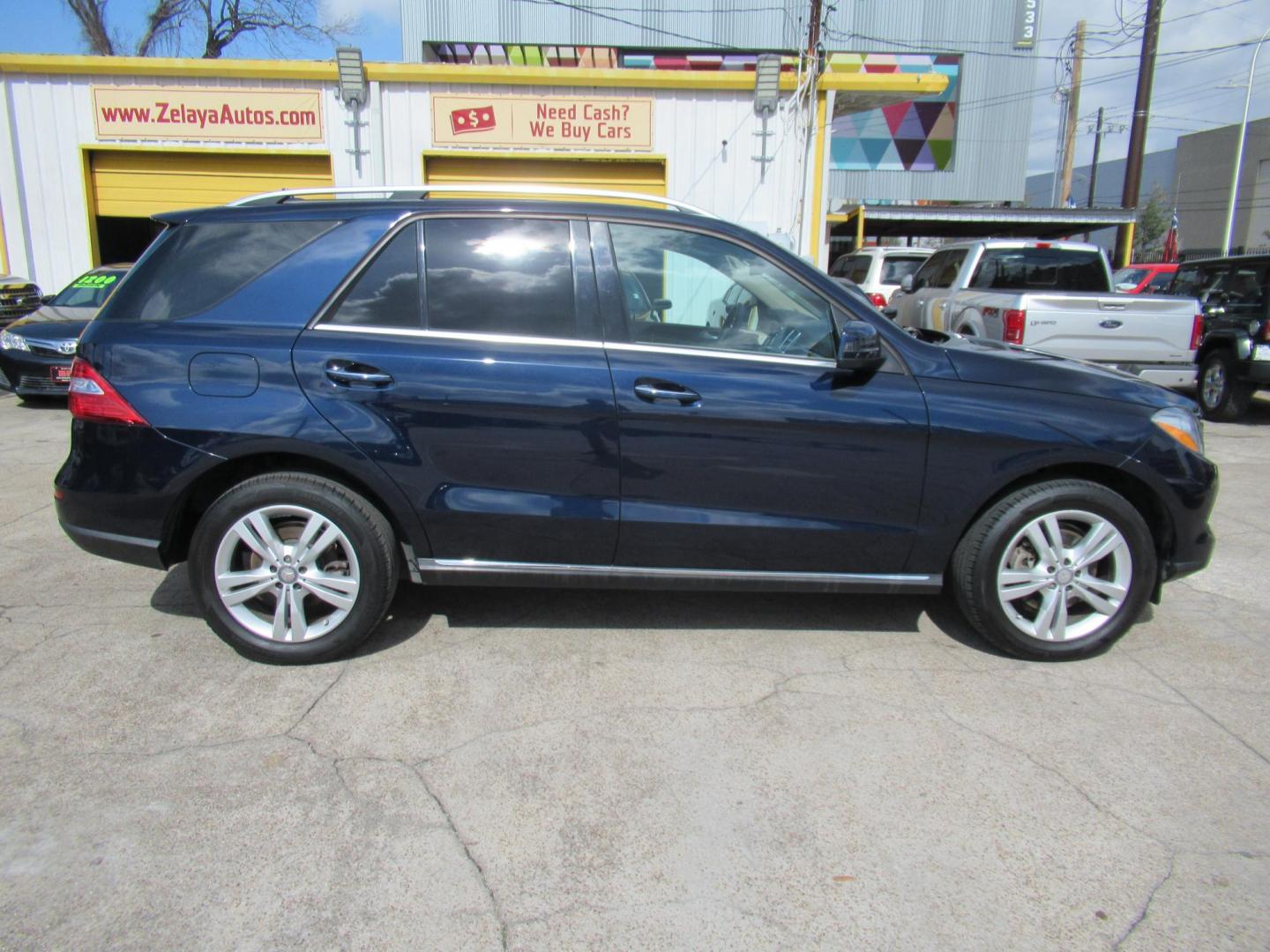 2015 Blue /Tan Mercedes-Benz M-Class ML350 (4JGDA5JB7FA) with an 3.5L V6 DOHC 24V engine, Automatic transmission, located at 1511 North Shepherd Dr., Houston, TX, 77008, (281) 657-1221, 29.798361, -95.412560 - 2015 MERCEDES-BENZ M-CLASS ML 350 VIN: 4JGDA5JB7FA454529 4 J G D A 5 J B 7 F A 4 5 4 5 2 9 4 DOOR WAGON/SPORT UTILITY 3.5L V6 F DOHC 24V GASOLINE REAR WHEEL DRIVE - Photo#2