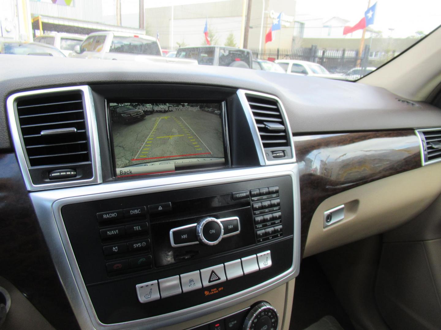 2015 Blue /Tan Mercedes-Benz M-Class ML350 (4JGDA5JB7FA) with an 3.5L V6 DOHC 24V engine, Automatic transmission, located at 1511 North Shepherd Dr., Houston, TX, 77008, (281) 657-1221, 29.798361, -95.412560 - 2015 MERCEDES-BENZ M-CLASS ML 350 VIN: 4JGDA5JB7FA454529 4 J G D A 5 J B 7 F A 4 5 4 5 2 9 4 DOOR WAGON/SPORT UTILITY 3.5L V6 F DOHC 24V GASOLINE REAR WHEEL DRIVE - Photo#21