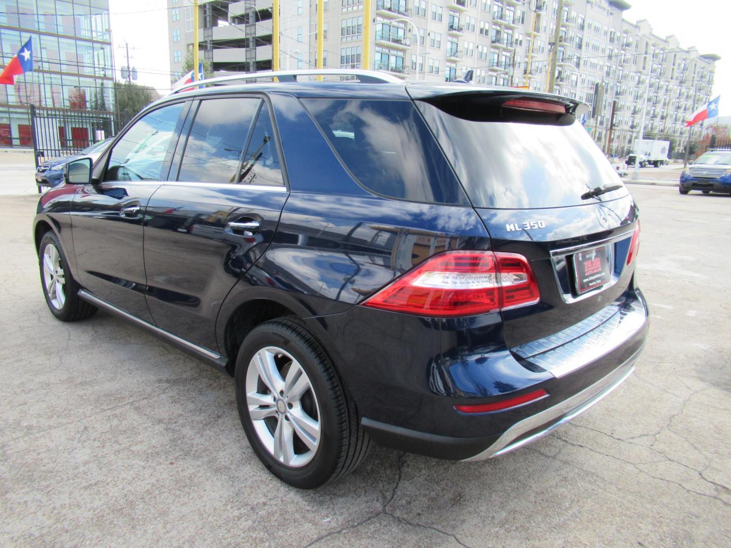 2015 Blue /Tan Mercedes-Benz M-Class ML350 (4JGDA5JB7FA) with an 3.5L V6 DOHC 24V engine, Automatic transmission, located at 1511 North Shepherd Dr., Houston, TX, 77008, (281) 657-1221, 29.798361, -95.412560 - 2015 MERCEDES-BENZ M-CLASS ML 350 VIN: 4JGDA5JB7FA454529 4 J G D A 5 J B 7 F A 4 5 4 5 2 9 4 DOOR WAGON/SPORT UTILITY 3.5L V6 F DOHC 24V GASOLINE REAR WHEEL DRIVE - Photo#1