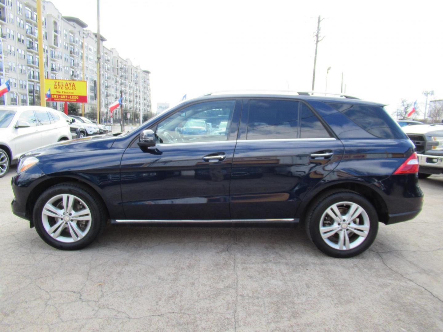 2015 Blue /Tan Mercedes-Benz M-Class ML350 (4JGDA5JB7FA) with an 3.5L V6 DOHC 24V engine, Automatic transmission, located at 1511 North Shepherd Dr., Houston, TX, 77008, (281) 657-1221, 29.798361, -95.412560 - 2015 MERCEDES-BENZ M-CLASS ML 350 VIN: 4JGDA5JB7FA454529 4 J G D A 5 J B 7 F A 4 5 4 5 2 9 4 DOOR WAGON/SPORT UTILITY 3.5L V6 F DOHC 24V GASOLINE REAR WHEEL DRIVE - Photo#24