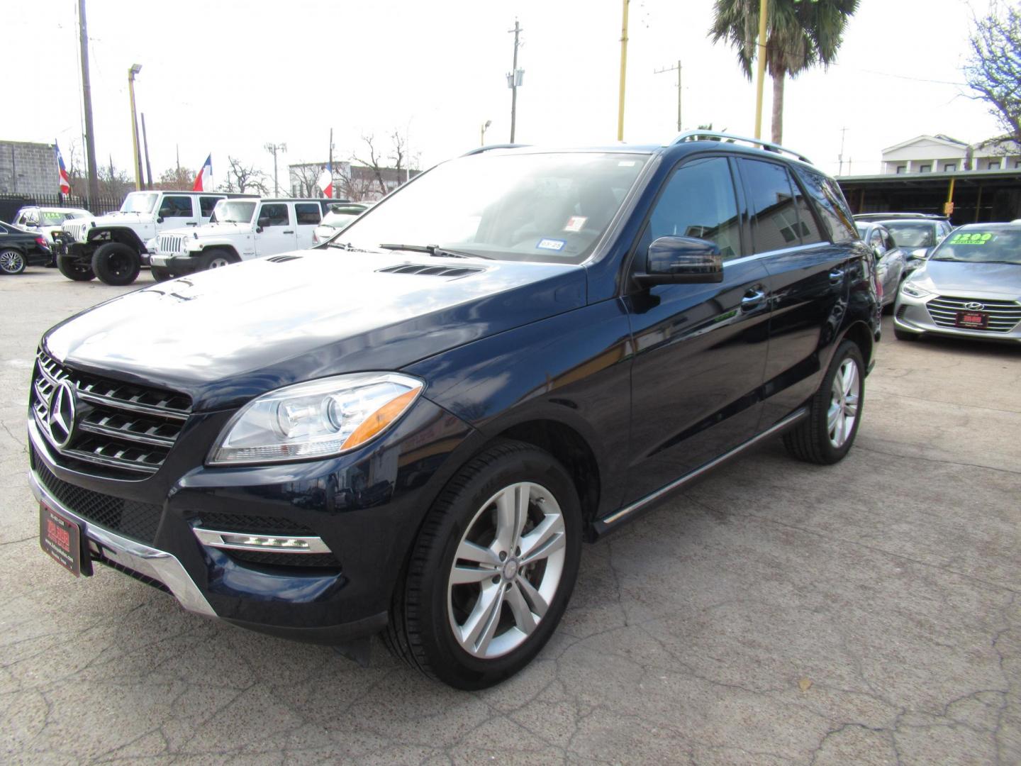 2015 Blue /Tan Mercedes-Benz M-Class ML350 (4JGDA5JB7FA) with an 3.5L V6 DOHC 24V engine, Automatic transmission, located at 1511 North Shepherd Dr., Houston, TX, 77008, (281) 657-1221, 29.798361, -95.412560 - 2015 MERCEDES-BENZ M-CLASS ML 350 VIN: 4JGDA5JB7FA454529 4 J G D A 5 J B 7 F A 4 5 4 5 2 9 4 DOOR WAGON/SPORT UTILITY 3.5L V6 F DOHC 24V GASOLINE REAR WHEEL DRIVE - Photo#25