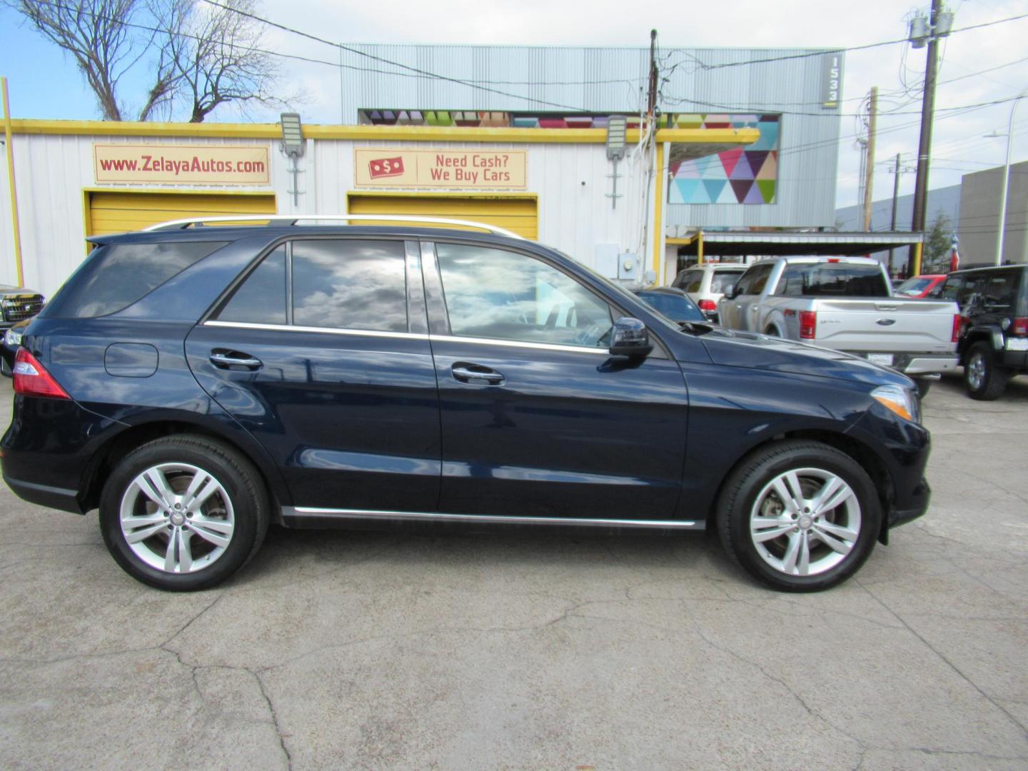 2015 Blue /Tan Mercedes-Benz M-Class ML350 (4JGDA5JB7FA) with an 3.5L V6 DOHC 24V engine, Automatic transmission, located at 1511 North Shepherd Dr., Houston, TX, 77008, (281) 657-1221, 29.798361, -95.412560 - 2015 MERCEDES-BENZ M-CLASS ML 350 VIN: 4JGDA5JB7FA454529 4 J G D A 5 J B 7 F A 4 5 4 5 2 9 4 DOOR WAGON/SPORT UTILITY 3.5L V6 F DOHC 24V GASOLINE REAR WHEEL DRIVE - Photo#29