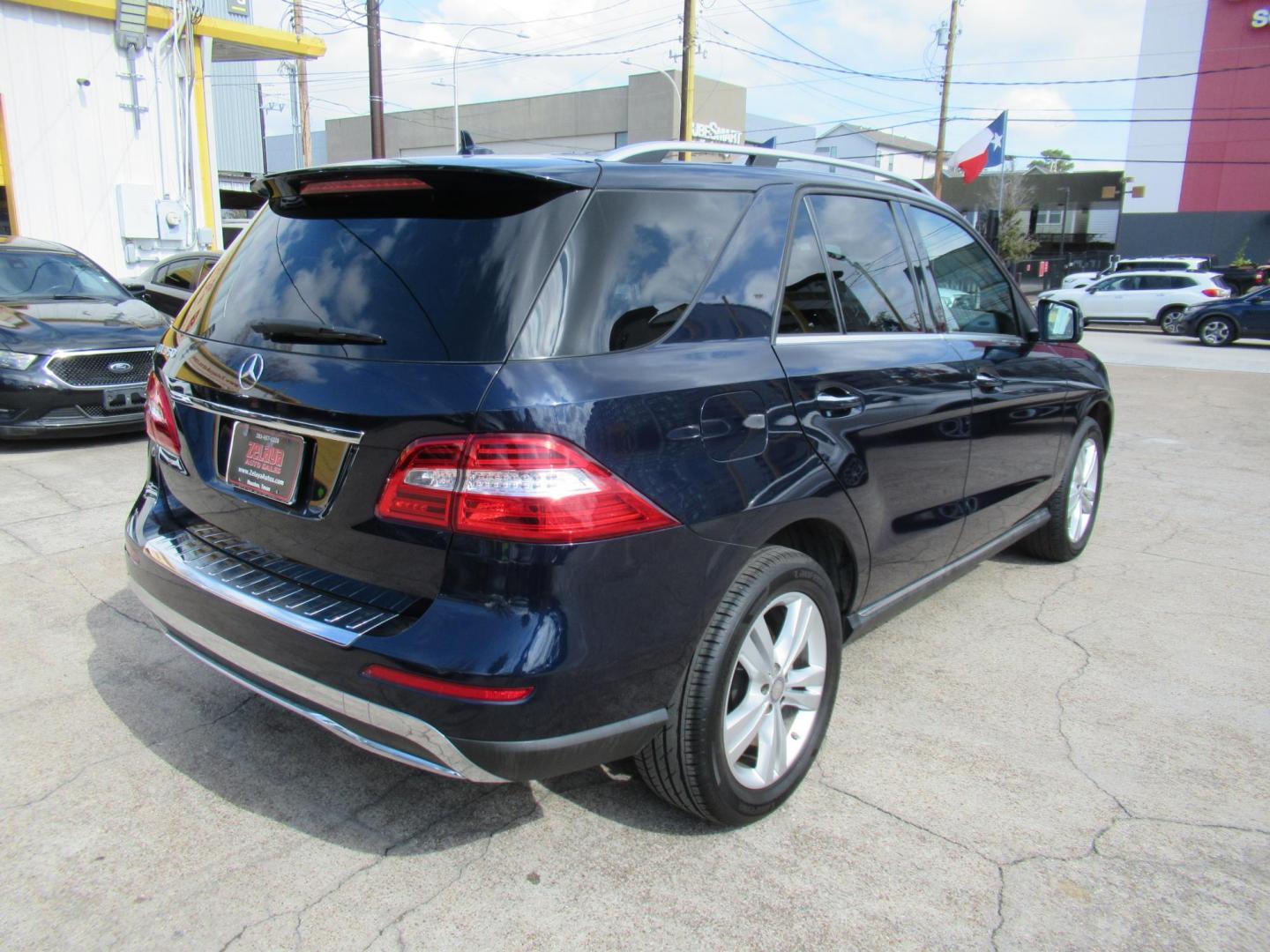 2015 Blue /Tan Mercedes-Benz M-Class ML350 (4JGDA5JB7FA) with an 3.5L V6 DOHC 24V engine, Automatic transmission, located at 1511 North Shepherd Dr., Houston, TX, 77008, (281) 657-1221, 29.798361, -95.412560 - 2015 MERCEDES-BENZ M-CLASS ML 350 VIN: 4JGDA5JB7FA454529 4 J G D A 5 J B 7 F A 4 5 4 5 2 9 4 DOOR WAGON/SPORT UTILITY 3.5L V6 F DOHC 24V GASOLINE REAR WHEEL DRIVE - Photo#33