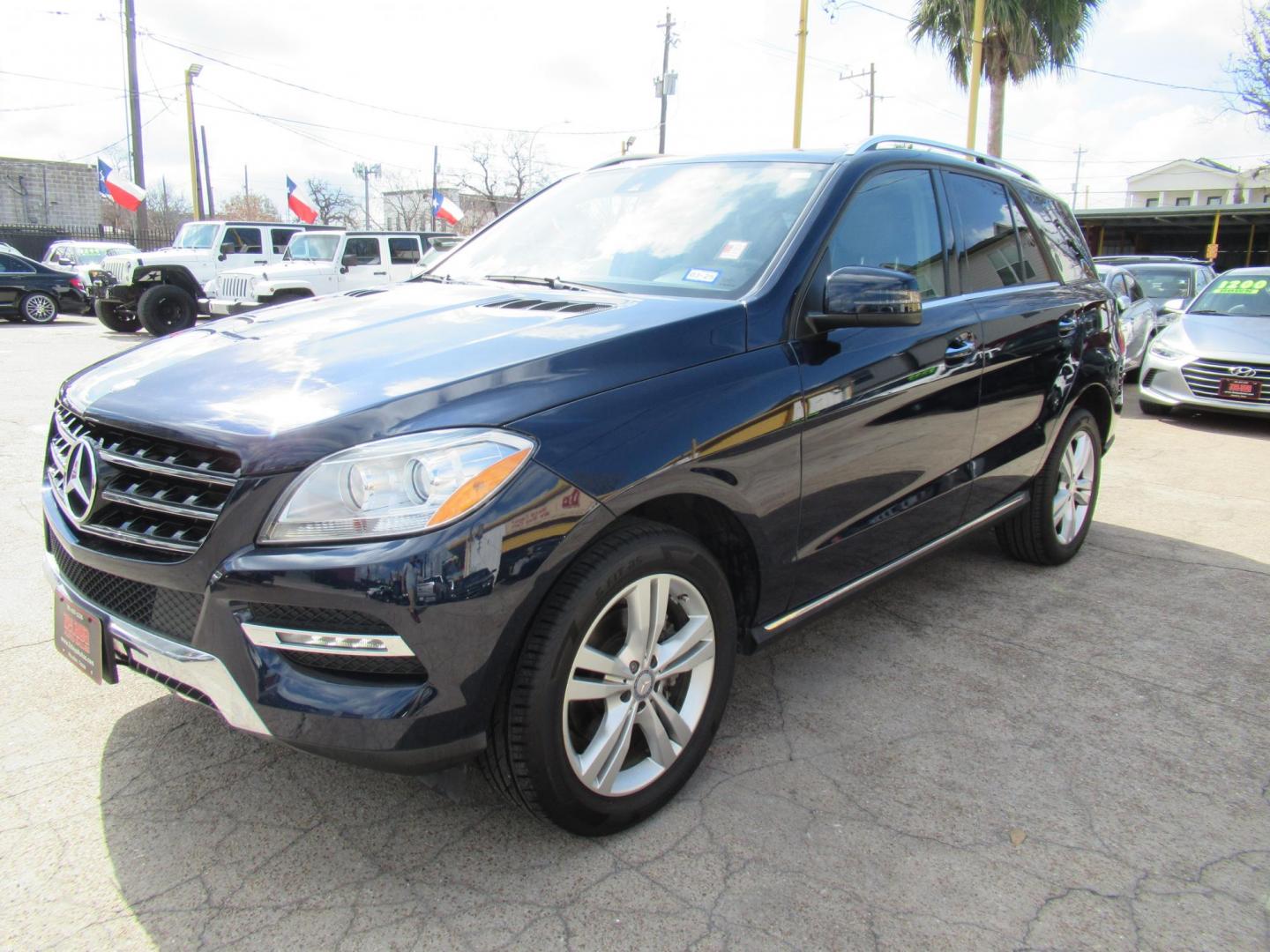 2015 Blue /Tan Mercedes-Benz M-Class ML350 (4JGDA5JB7FA) with an 3.5L V6 DOHC 24V engine, Automatic transmission, located at 1511 North Shepherd Dr., Houston, TX, 77008, (281) 657-1221, 29.798361, -95.412560 - 2015 MERCEDES-BENZ M-CLASS ML 350 VIN: 4JGDA5JB7FA454529 4 J G D A 5 J B 7 F A 4 5 4 5 2 9 4 DOOR WAGON/SPORT UTILITY 3.5L V6 F DOHC 24V GASOLINE REAR WHEEL DRIVE - Photo#36