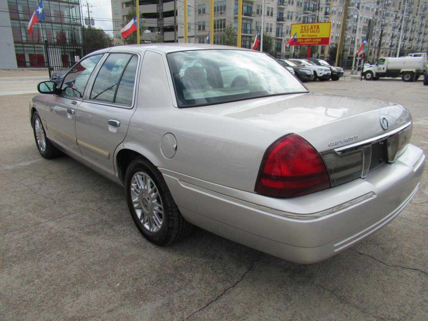 2010 Silver /Tan Mercury Grand Marquis LS (2MEBM7FV9AX) with an 4.6L V8 OHC 16V FFV engine, Automatic transmission, located at 1511 North Shepherd Dr., Houston, TX, 77008, (281) 657-1221, 29.798361, -95.412560 - 2010 MERCURY GRAND MARQUIS LS VIN: 2MEBM7FV9AX612384 2 M E B M 7 F V 9 A X 6 1 2 3 8 4 SEDAN 4 DR 4.6L V8 F SOHC 16V FLEX FUEL REAR WHEEL DRIVE - Photo#16