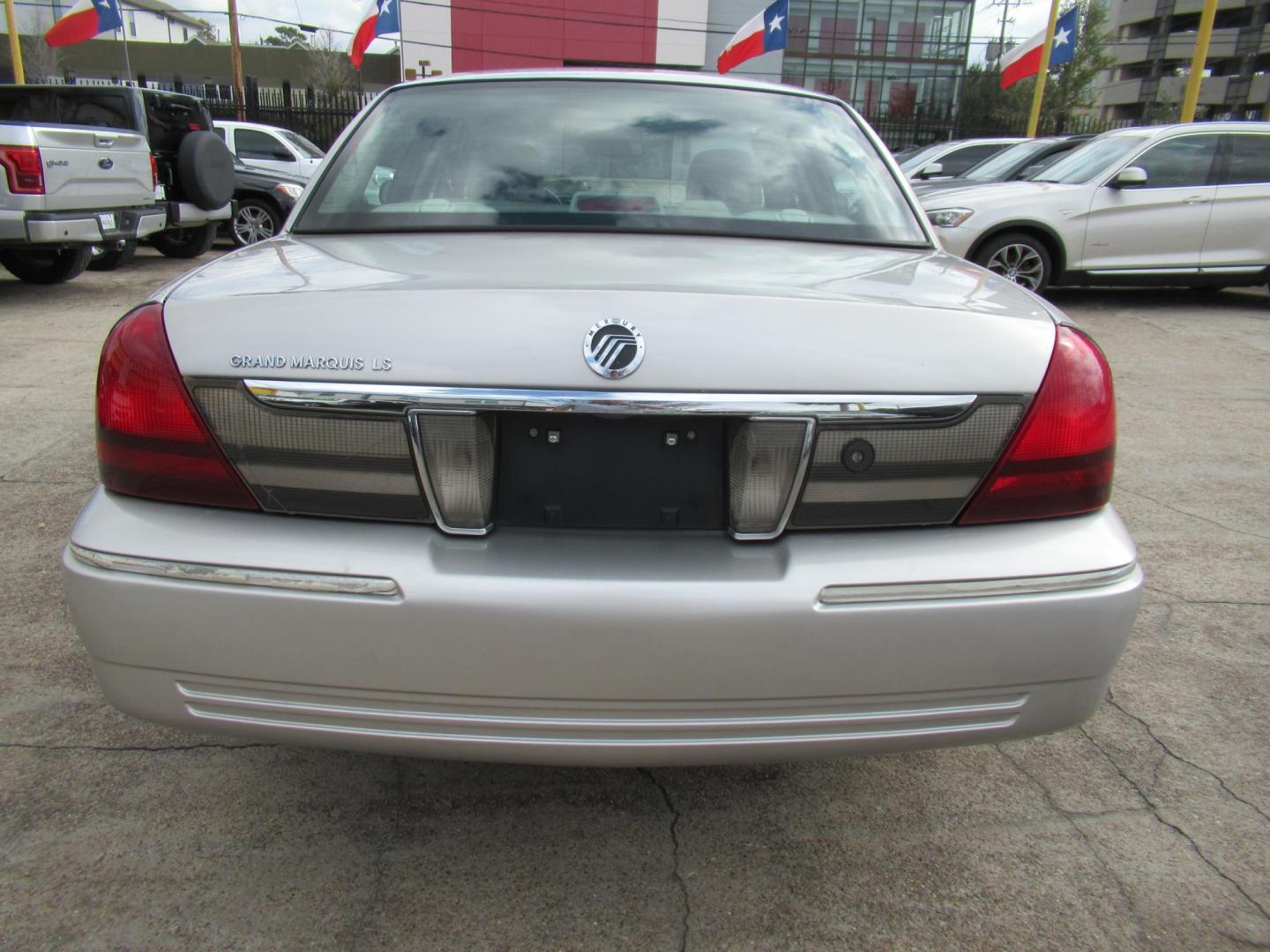 2010 Silver /Tan Mercury Grand Marquis LS (2MEBM7FV9AX) with an 4.6L V8 OHC 16V FFV engine, Automatic transmission, located at 1511 North Shepherd Dr., Houston, TX, 77008, (281) 657-1221, 29.798361, -95.412560 - 2010 MERCURY GRAND MARQUIS LS VIN: 2MEBM7FV9AX612384 2 M E B M 7 F V 9 A X 6 1 2 3 8 4 SEDAN 4 DR 4.6L V8 F SOHC 16V FLEX FUEL REAR WHEEL DRIVE - Photo#17