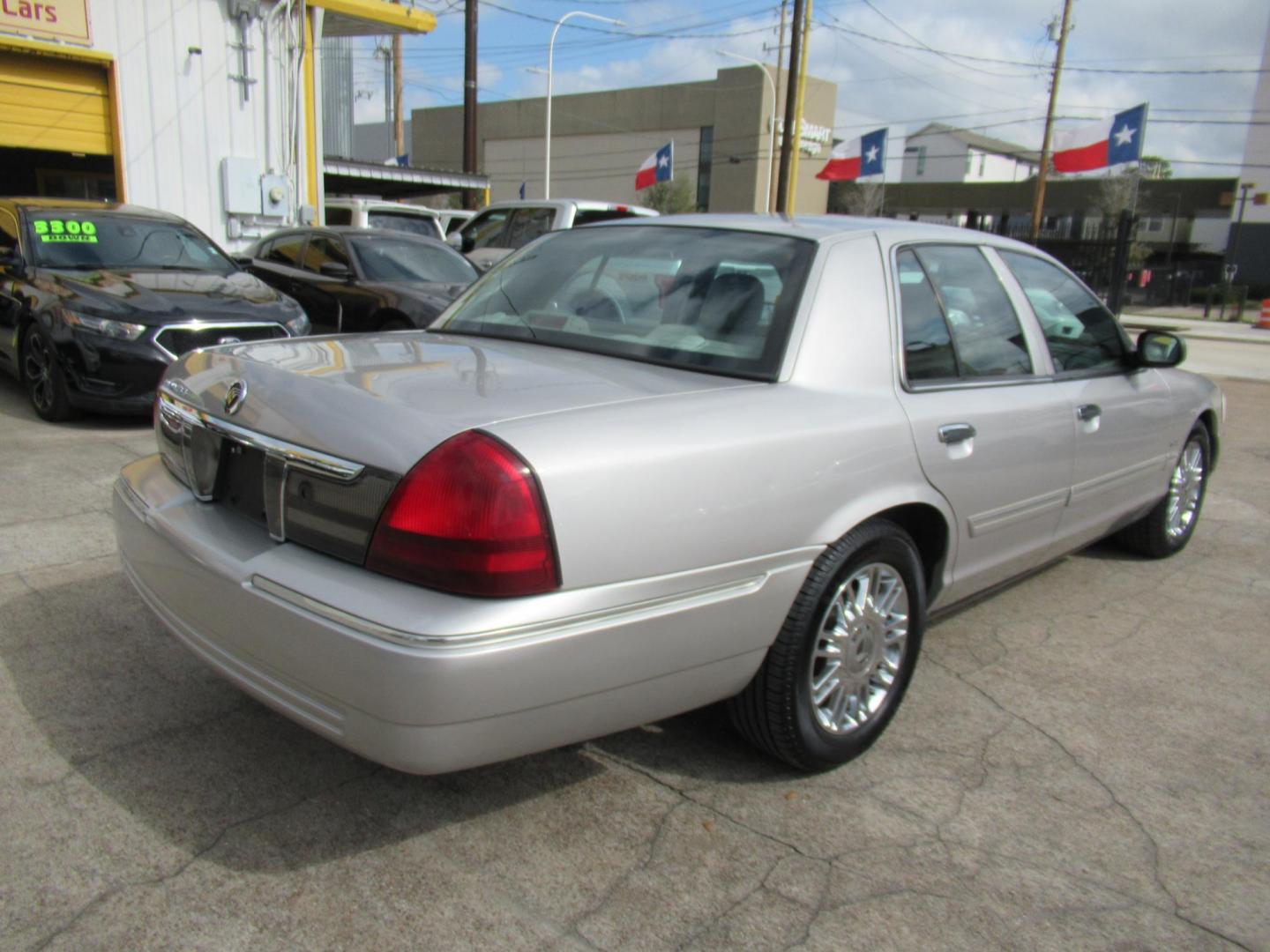 2010 Silver /Tan Mercury Grand Marquis LS (2MEBM7FV9AX) with an 4.6L V8 OHC 16V FFV engine, Automatic transmission, located at 1511 North Shepherd Dr., Houston, TX, 77008, (281) 657-1221, 29.798361, -95.412560 - 2010 MERCURY GRAND MARQUIS LS VIN: 2MEBM7FV9AX612384 2 M E B M 7 F V 9 A X 6 1 2 3 8 4 SEDAN 4 DR 4.6L V8 F SOHC 16V FLEX FUEL REAR WHEEL DRIVE - Photo#27