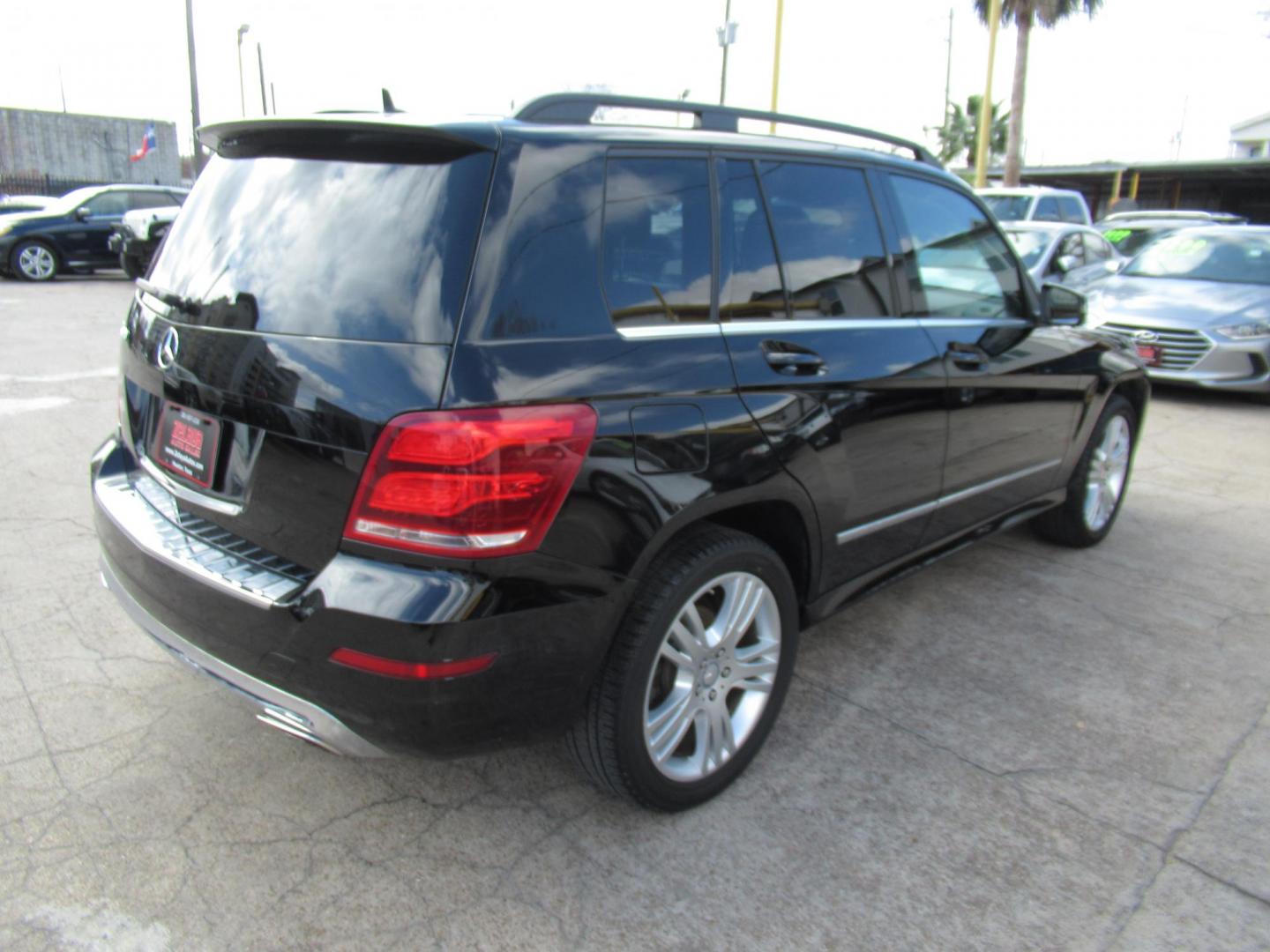 2014 Black /Black Mercedes-Benz GLK-Class GLK350 (WDCGG5HB0EG) with an 3.5L V6 DOHC 24V engine, Automatic transmission, located at 1511 North Shepherd Dr., Houston, TX, 77008, (281) 657-1221, 29.798361, -95.412560 - 2014 MERCEDES-BENZ GLK 350 VIN: WDCGG5HB0EG167349 W D C G G 5 H B 0 E G 1 6 7 3 4 9 4 DOOR WAGON/SPORT UTILITY 3.5L V6 F DOHC 24V GASOLINE REAR WHEEL DRIVE - Photo#21