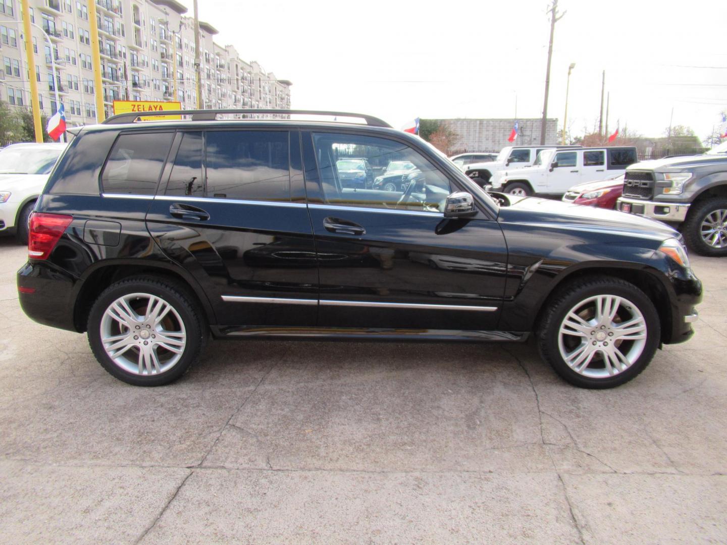 2014 Black /Black Mercedes-Benz GLK-Class GLK350 (WDCGG5HB0EG) with an 3.5L V6 DOHC 24V engine, Automatic transmission, located at 1511 North Shepherd Dr., Houston, TX, 77008, (281) 657-1221, 29.798361, -95.412560 - 2014 MERCEDES-BENZ GLK 350 VIN: WDCGG5HB0EG167349 W D C G G 5 H B 0 E G 1 6 7 3 4 9 4 DOOR WAGON/SPORT UTILITY 3.5L V6 F DOHC 24V GASOLINE REAR WHEEL DRIVE - Photo#22