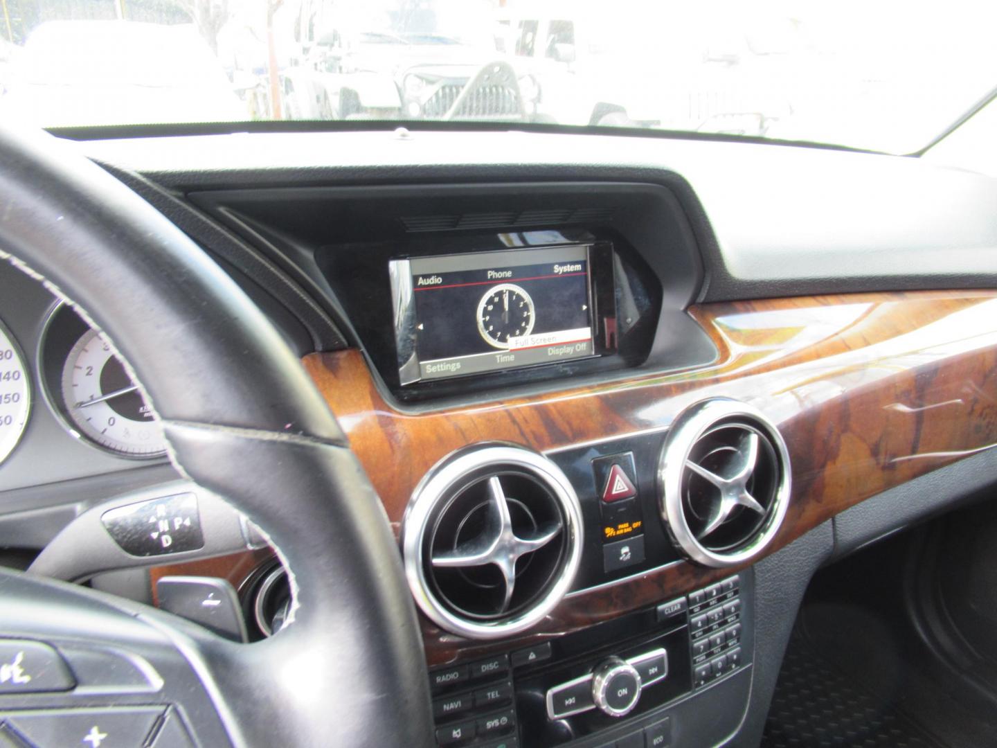 2014 Black /Black Mercedes-Benz GLK-Class GLK350 (WDCGG5HB0EG) with an 3.5L V6 DOHC 24V engine, Automatic transmission, located at 1511 North Shepherd Dr., Houston, TX, 77008, (281) 657-1221, 29.798361, -95.412560 - 2014 MERCEDES-BENZ GLK 350 VIN: WDCGG5HB0EG167349 W D C G G 5 H B 0 E G 1 6 7 3 4 9 4 DOOR WAGON/SPORT UTILITY 3.5L V6 F DOHC 24V GASOLINE REAR WHEEL DRIVE - Photo#5