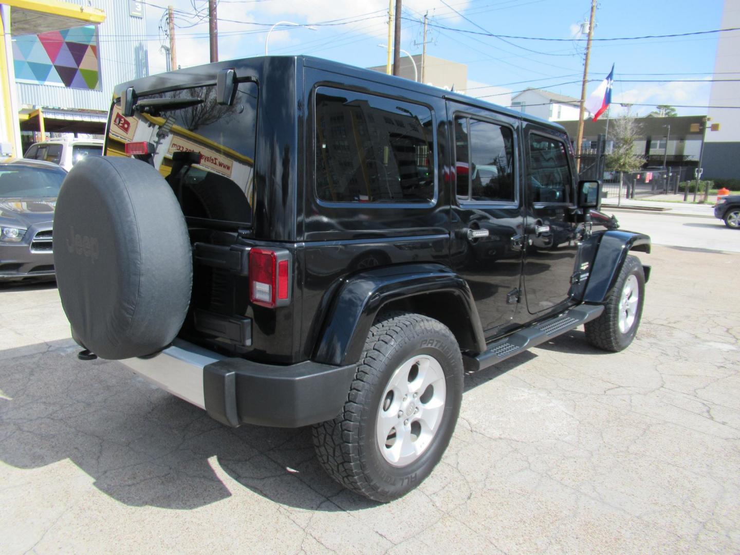 2015 Black /Black Jeep Wrangler Unlimited Sahara 4WD (1C4BJWEG8FL) with an 3.6L V6 DOHC 24V FFV engine, located at 1511 North Shepherd Dr., Houston, TX, 77008, (281) 657-1221, 29.798361, -95.412560 - 2015 JEEP WRANGLER UNLIMITED SAHARA VIN: 1C4BJWEG8FL723147 1 C 4 B J W E G 8 F L 7 2 3 1 4 7 4 DOOR WAGON/SPORT UTILITY 3.6L V6 F DOHC 24V GASOLINE REAR WHEEL DRIVE W/ 4X4 - Photo#17