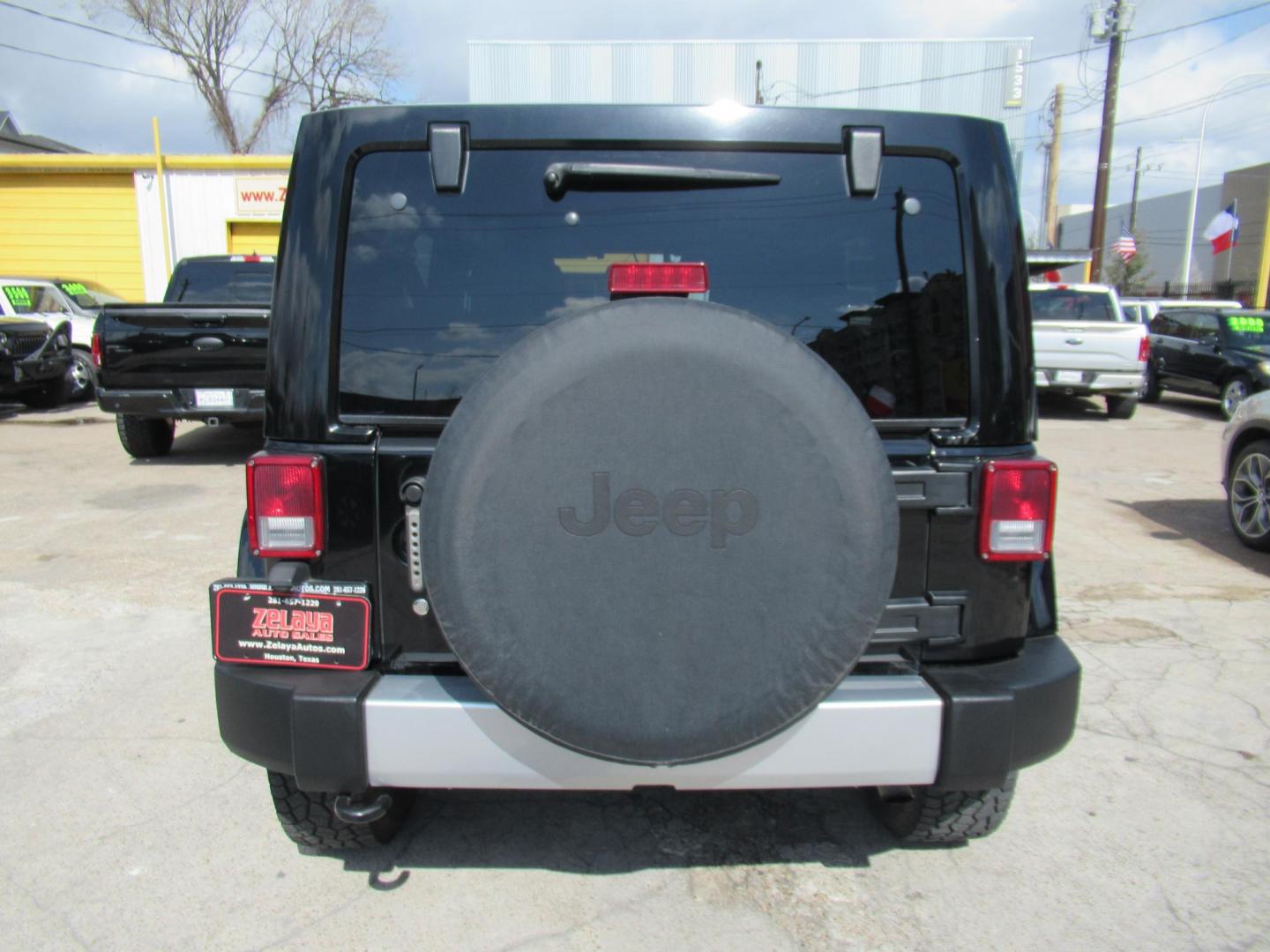 2015 Black /Black Jeep Wrangler Unlimited Sahara 4WD (1C4BJWEG8FL) with an 3.6L V6 DOHC 24V FFV engine, located at 1511 North Shepherd Dr., Houston, TX, 77008, (281) 657-1221, 29.798361, -95.412560 - 2015 JEEP WRANGLER UNLIMITED SAHARA VIN: 1C4BJWEG8FL723147 1 C 4 B J W E G 8 F L 7 2 3 1 4 7 4 DOOR WAGON/SPORT UTILITY 3.6L V6 F DOHC 24V GASOLINE REAR WHEEL DRIVE W/ 4X4 - Photo#4