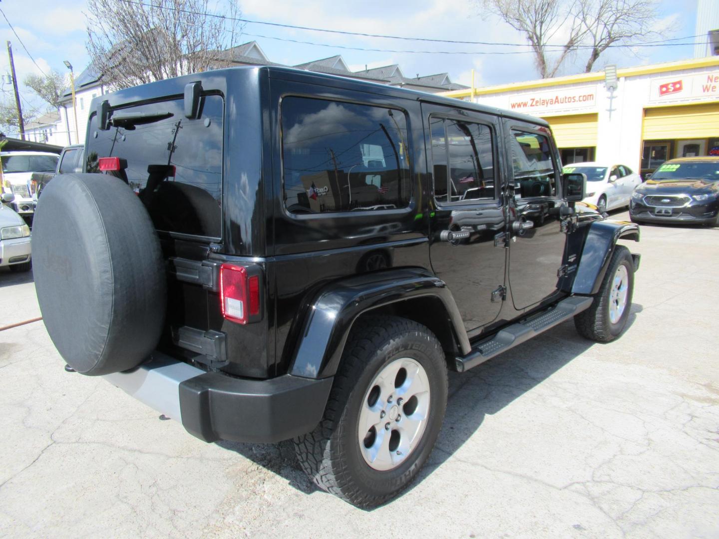 2015 Black /Black Jeep Wrangler Unlimited Sahara 4WD (1C4BJWEG8FL) with an 3.6L V6 DOHC 24V FFV engine, located at 1511 North Shepherd Dr., Houston, TX, 77008, (281) 657-1221, 29.798361, -95.412560 - 2015 JEEP WRANGLER UNLIMITED SAHARA VIN: 1C4BJWEG8FL723147 1 C 4 B J W E G 8 F L 7 2 3 1 4 7 4 DOOR WAGON/SPORT UTILITY 3.6L V6 F DOHC 24V GASOLINE REAR WHEEL DRIVE W/ 4X4 - Photo#5